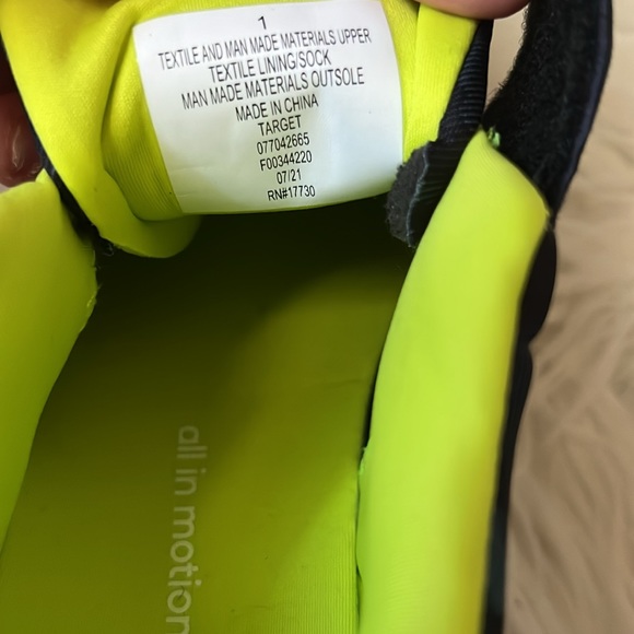 All in motion kids shoes 👟 - Picture 5 of 7